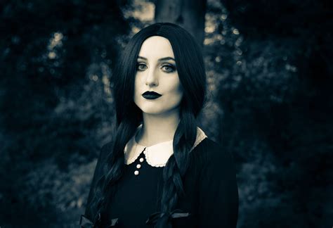 morticia addams disfraz casero|ℹ 10 Ideas Creativas de Disfraces Caseros de la Familia Addams:。